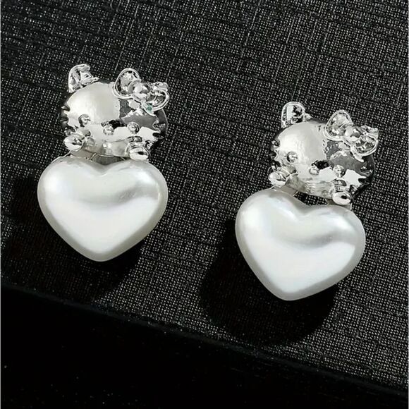 Hello Kitty Silver Pearl Earrings - Picture 1 of 5